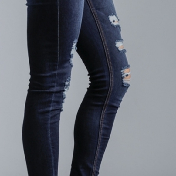 Umgee NWT High Rise Distressed Stretch Skinny Jean - Picture 3 of 9
